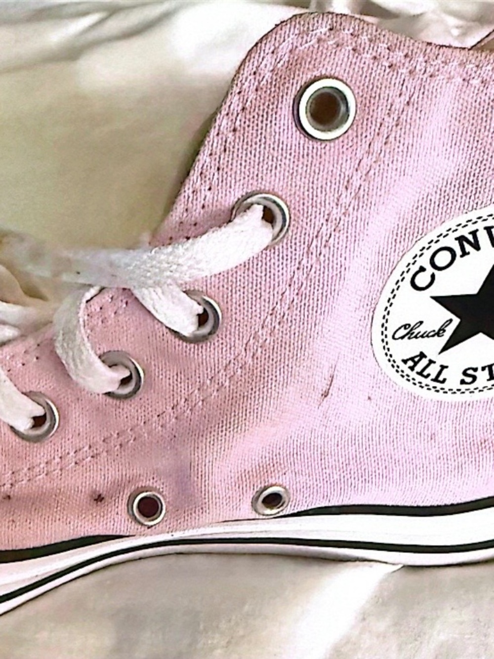 Sneakers with no tags ( like new) original Converse